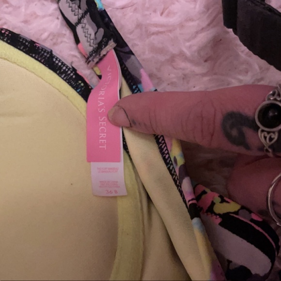 Victoria’s Secret Bikini! (M) - Picture 2 of 6